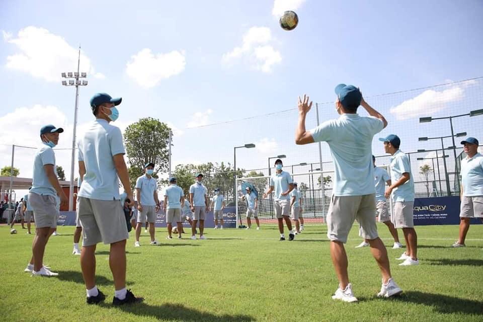 CLB bóng đá Saigon FC tập luyện tại sân bóng trong khu thể thao Aqua Sport Complex