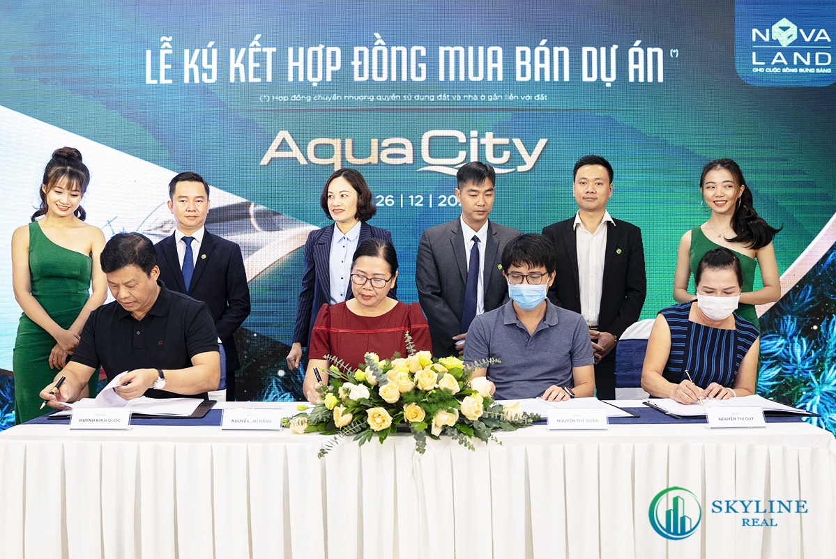 Những khách hàng đầu tiên của dự án Aqua City ký kết hợp đồng chuyển nhượng quyền sử dụng đất và nhà ở gắn liền với đất cho dự án Aqua City.