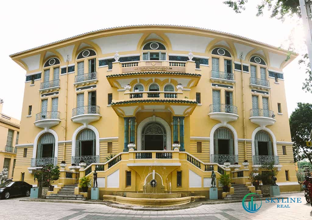 Ritz Carlton Saigon đối diện với Bảo tàng Mỹ thuật ở phía nam