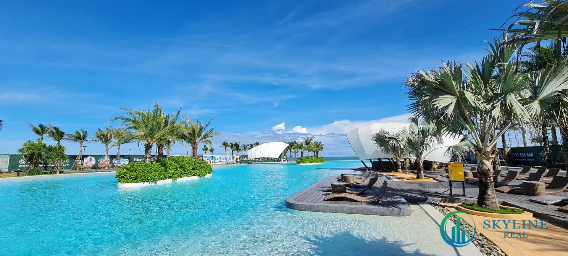 Ocean Pool rộng 5.000 m2 sát bờ biển sẵn sàng chào đón du khách và khách hàng.